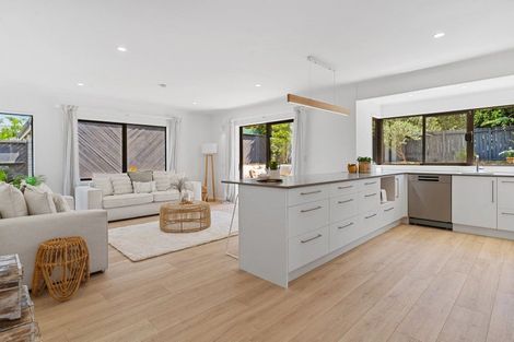 Photo of property in 111 Dickson Road, Papamoa Beach, Papamoa, 3118