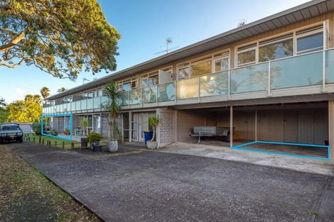 Photo of property in 10/77 Old Lake Road, Narrow Neck, Auckland, 0624