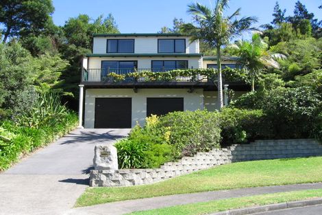 Photo of property in 4 Heatherleigh Rise, Northcross, Auckland, 0632