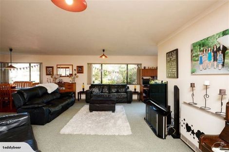 Photo of property in 15 Woburn Place, Takaro, Palmerston North, 4412