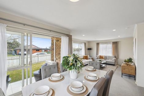 Photo of property in 14 Carisbrook Crescent, Papakura, 2110