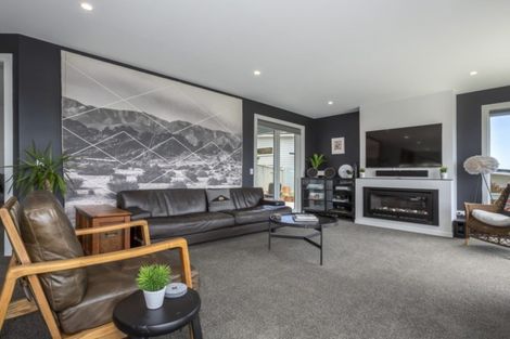 Photo of property in 76 Endeavour Drive, Whitby, Porirua, 5024