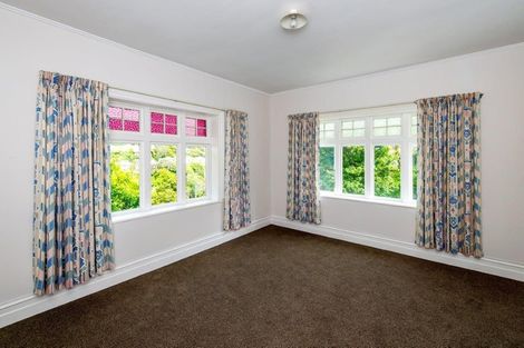 Photo of property in 10 Governor Road, Northland, Wellington, 6012