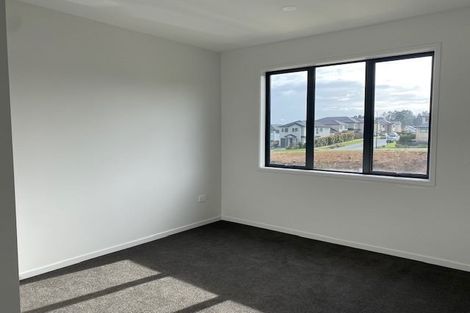 Photo of property in 20 Karoro Road, One Tree Point, 0118