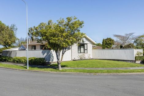 Photo of property in 4 Sonning Place, Redwood, Christchurch, 8051