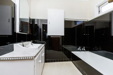 Photo of property in 39 Ocean View Road, Milford, Auckland, 0620