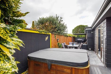 Photo of property in 9 Truscott Grove, Awapuni, Palmerston North, 4412