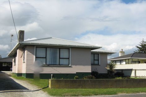 Photo of property in 8 Omori Place, Castlecliff, Whanganui, 4501