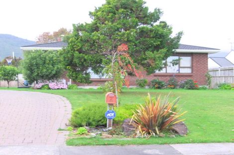 Photo of property in 6 Hurworth Grove, Waikanae, 5036