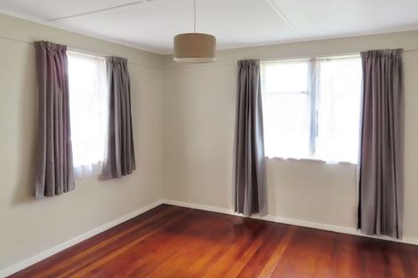 Photo of property in 122 Hewer Crescent, Naenae, Lower Hutt, 5011