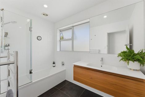 Photo of property in 426 Devon Street West, Lynmouth, New Plymouth, 4310