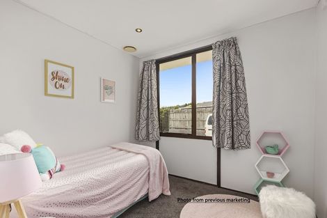 Photo of property in 2 Mcmanaway Grove, Stokes Valley, Lower Hutt, 5019