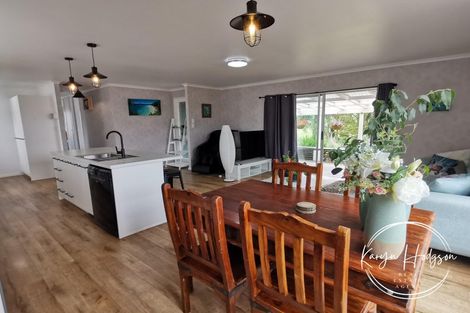 Photo of property in 9 Whaka Street, Maungaturoto, 0520