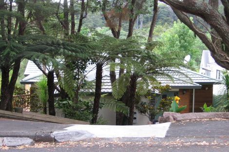 Photo of property in 24 Harrybrook Road, Green Bay, Auckland, 0604