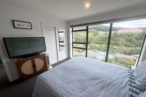 Photo of property in 5 Ara Patukawenga, Tawa, Wellington, 5028