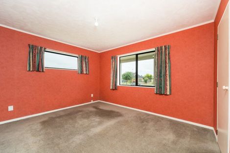 Photo of property in 14 Gladys Place, Kelvin Grove, Palmerston North, 4414