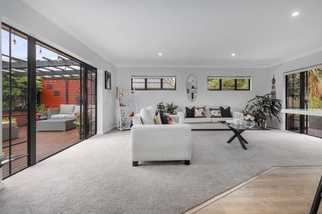 Photo of property in 25 Kilkelly Close, Tawa, Wellington, 5028