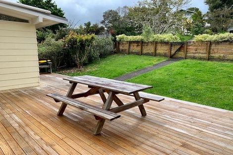 Photo of property in 121 Brian Crescent, Stanmore Bay, Whangaparaoa, 0932