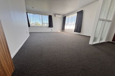 Photo of property in 23b Colchester Crescent, Newlands, Wellington, 6037