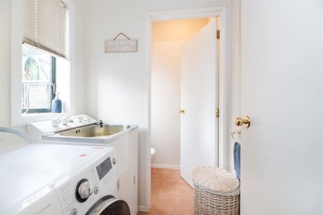 Photo of property in Tuscany Towers, 58/1 Ambrico Place, New Lynn, Auckland, 0600