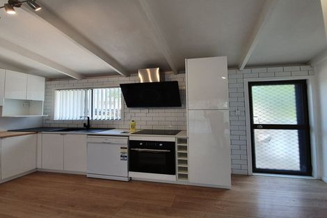 Photo of property in 44a Brains Road, Kelston, Auckland, 0602