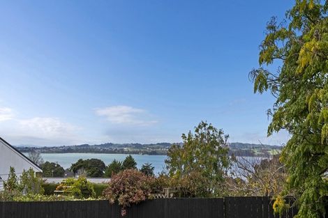 Photo of property in 21 Montgomery Crescent, Cockle Bay, Auckland, 2014
