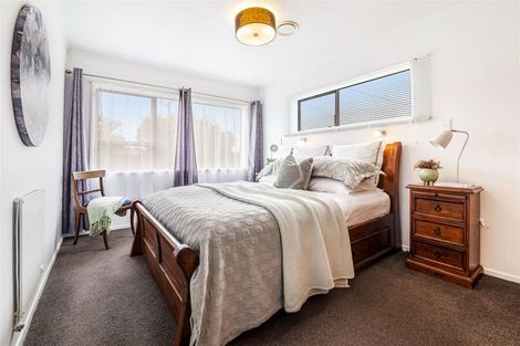 Photo of property in 1/10 Hillcrest Avenue, Hillcrest, Auckland, 0627