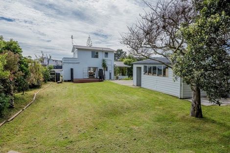 Photo of property in 6 Kaitawa Street, Waikanae Beach, Waikanae, 5036