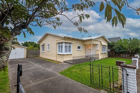 Photo of property in 16 Kowhai Avenue, Takaro, Palmerston North, 4410