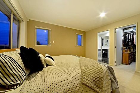 Photo of property in 12 Sarteano Drive, Manurewa, Auckland, 2105