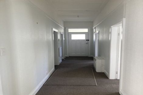 Photo of property in 17 Queens Drive, Kilbirnie, Wellington, 6022