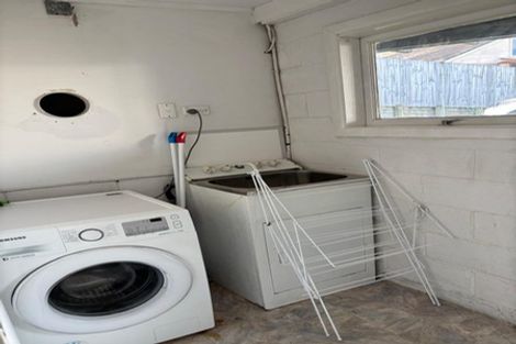 Photo of property in 465 Glenfield Road, Glenfield, Auckland, 0629