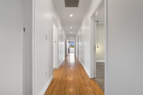 Photo of property in 54 Waiwaka Terrace, Strandon, New Plymouth, 4312