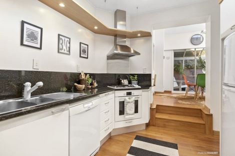 Photo of property in 2 Maida Vale Road, Roseneath, Wellington, 6011