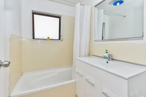 Photo of property in 2/13 Everglade Drive, Goodwood Heights, Auckland, 2105