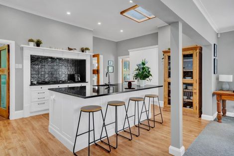 Photo of property in 18 Ridge Lane, New Plymouth, 4310
