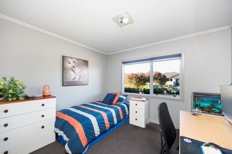 Photo of property in 12 Liberty Grove, Kelvin Grove, Palmerston North, 4414