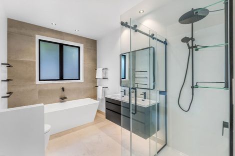 Photo of property in 8 St Elmo Rise, Shamrock Park, Auckland, 2016