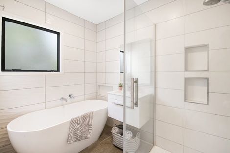 Photo of property in 1/7 Leiden Place, Totara Vale, Auckland, 0629