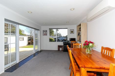 Photo of property in 5a Ambury Place, Merrilands, New Plymouth, 4312
