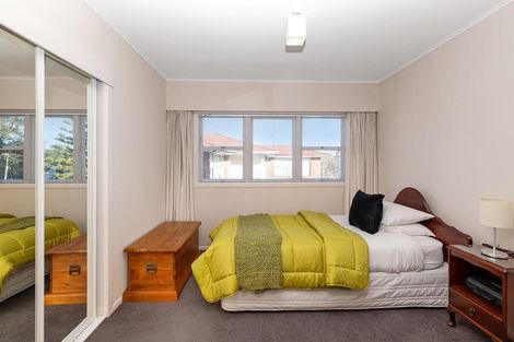 Photo of property in 6 Fowey Avenue, Te Atatu South, Auckland, 0610