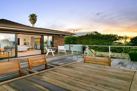 Photo of property in 1/67 Seaview Road, Castor Bay, Auckland, 0620