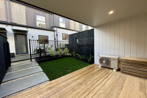 Photo of property in 8/506 Glenfield Road, Bayview, Auckland, 0629