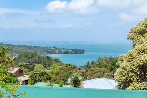 Photo of property in 52 Rauhuia Crescent, Parau, Auckland, 0604