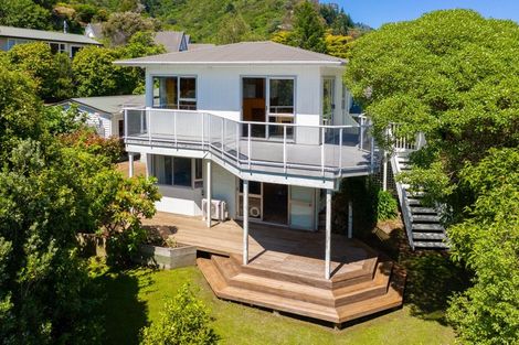 Photo of property in 32 Seaview Crescent, Picton, 7220