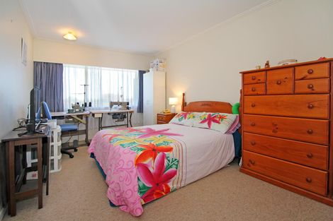 Photo of property in 2/18 Wellington Street, Papakura, 2110