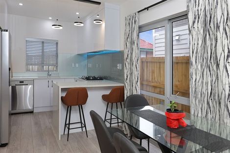 Photo of property in 43c Border Road, Henderson, Auckland, 0612