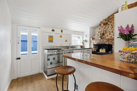 Photo of property in 5 Torless Terrace, Thorndon, Wellington, 6011