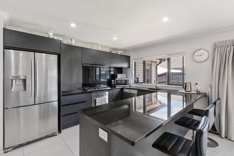 Photo of property in 31 Harbour Crest Drive, Waiuku, 2123