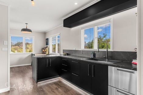 Photo of property in 16 Whaka Street, Maungaturoto, 0520